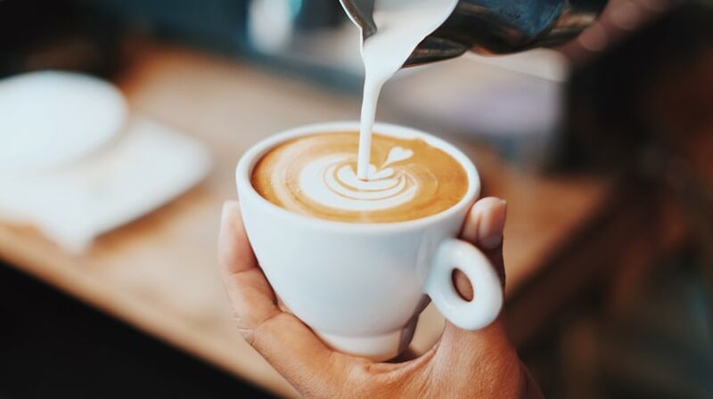 Café con leche cremoso, como el de la cafetería